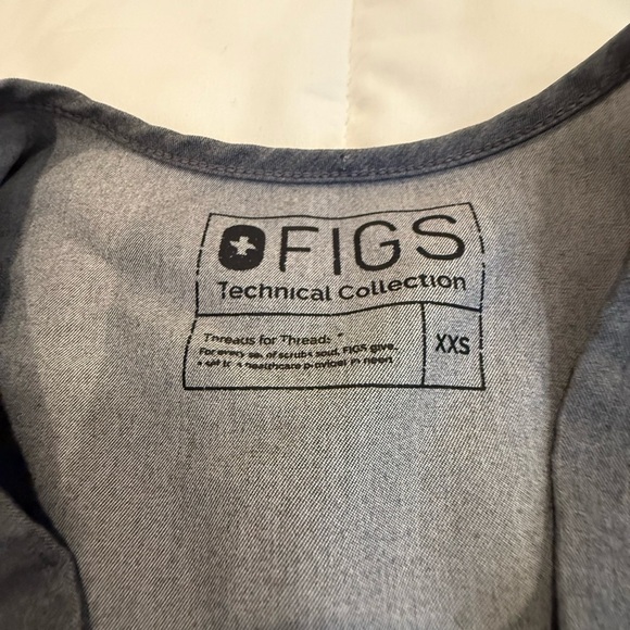 **FIGS Technical Collection Scrub Top – Gray – Women’s XXS** - Picture 4 of 5
